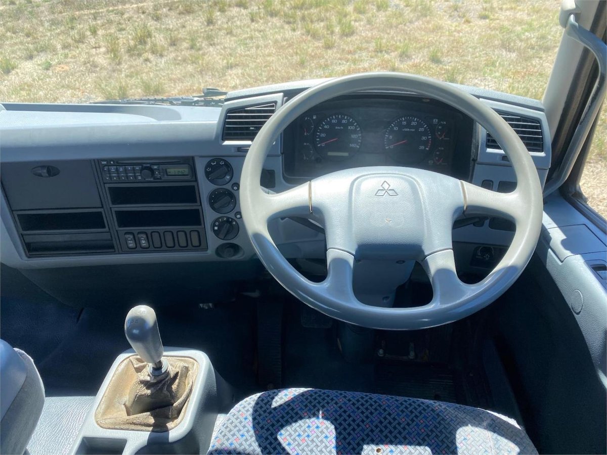 2009 Mitsubishi Fighter FK61FM 6.0 image 14