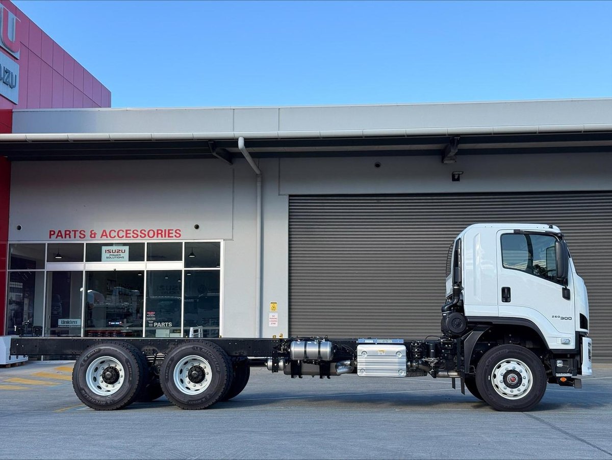 2026 Isuzu F Series image 8