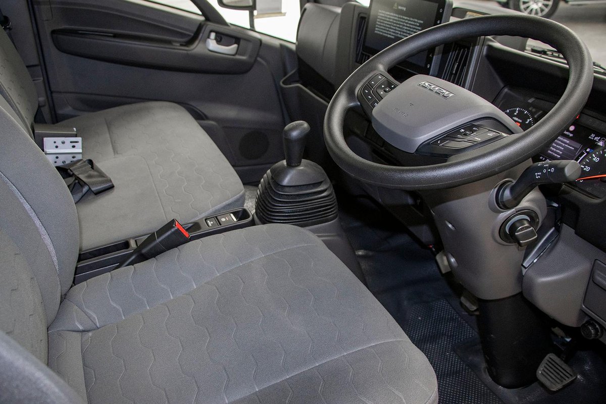 2025 Isuzu N Series NLR 45-150 MT D25 Traypack image 7