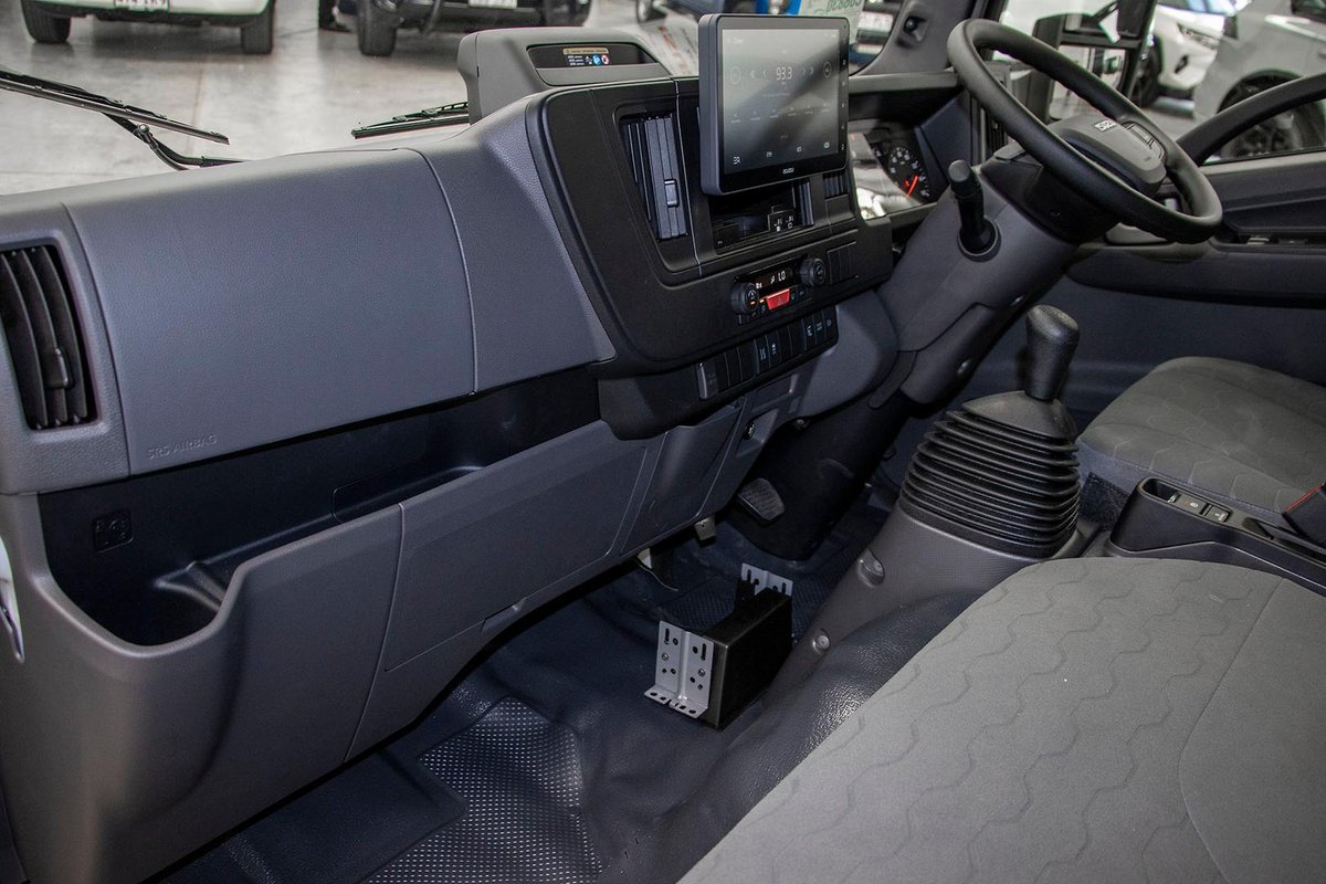 2025 Isuzu N Series NLR 45-150 MT D25 Traypack image 8