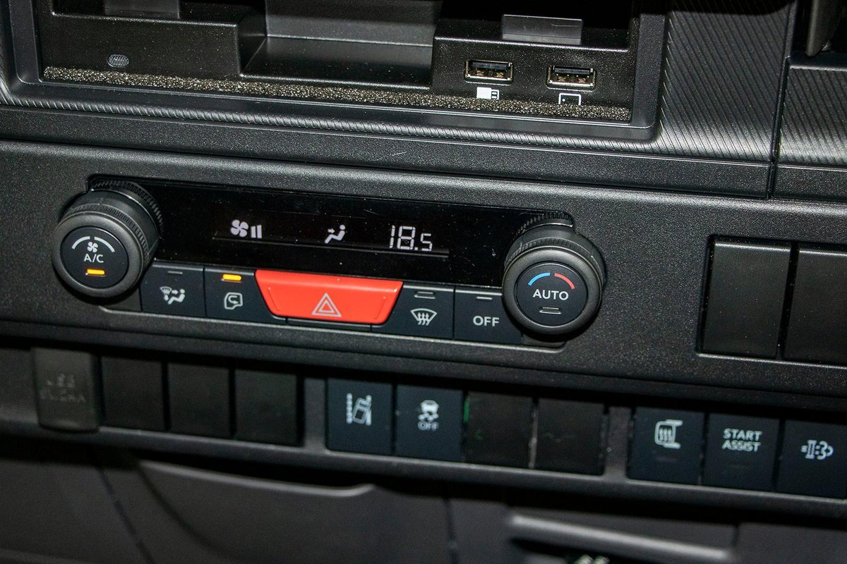 2025 Isuzu N Series NLR 45-150 MT D34 image 13