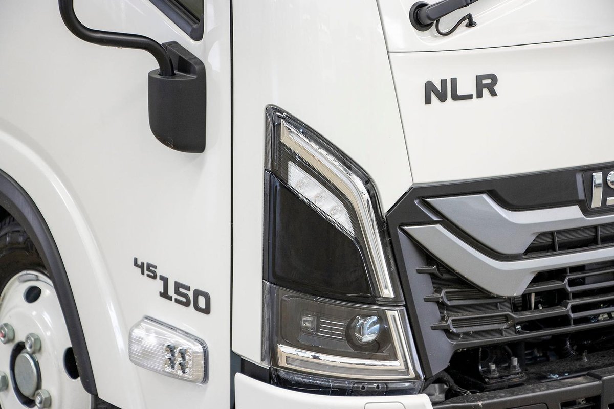 2025 Isuzu N Series NLR 45-150 MT D34 image 17