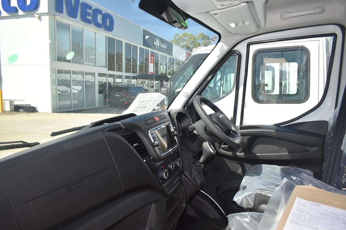 2025 Iveco Daily 35S14V image 11