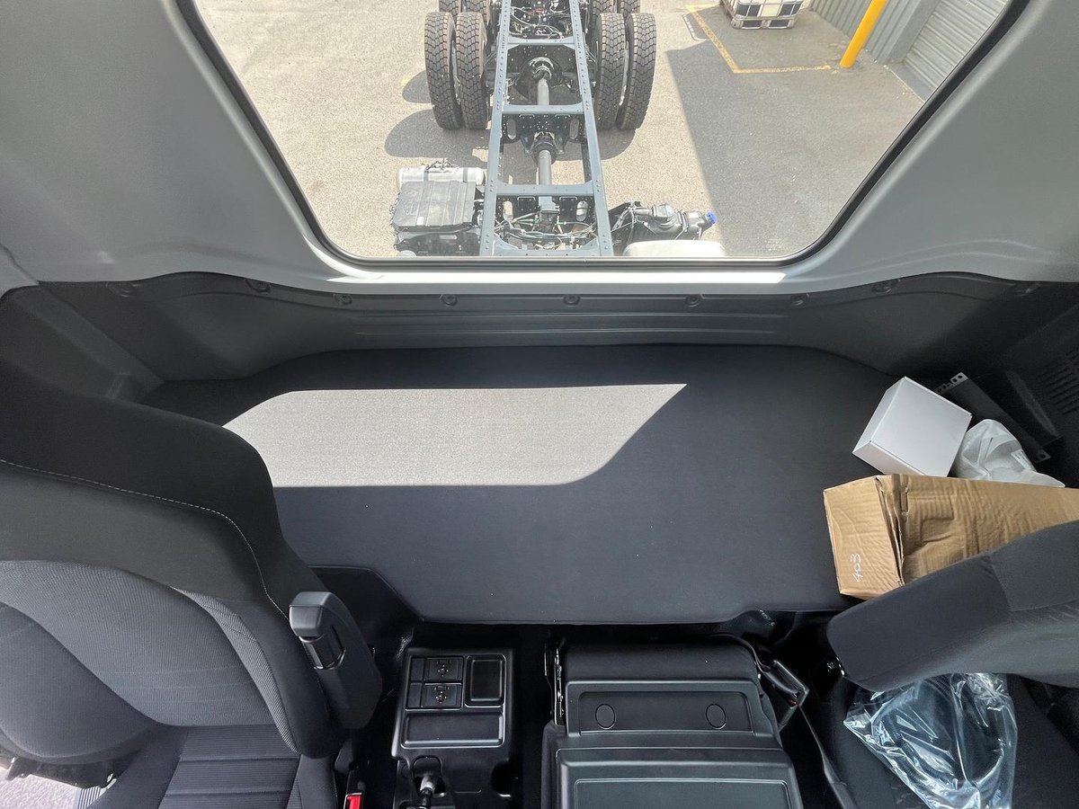2025 Isuzu F Series image 12