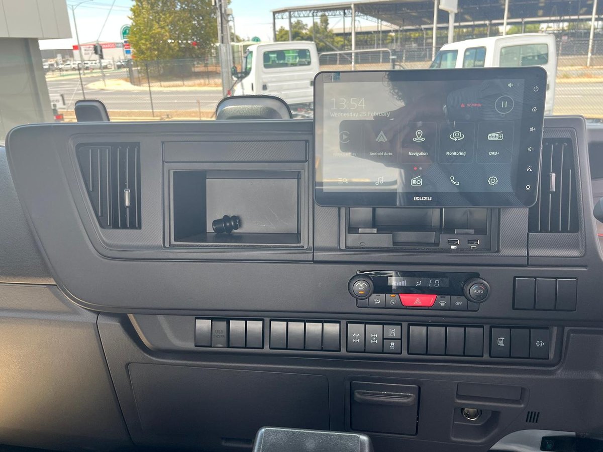 2025 Isuzu F Series image 13