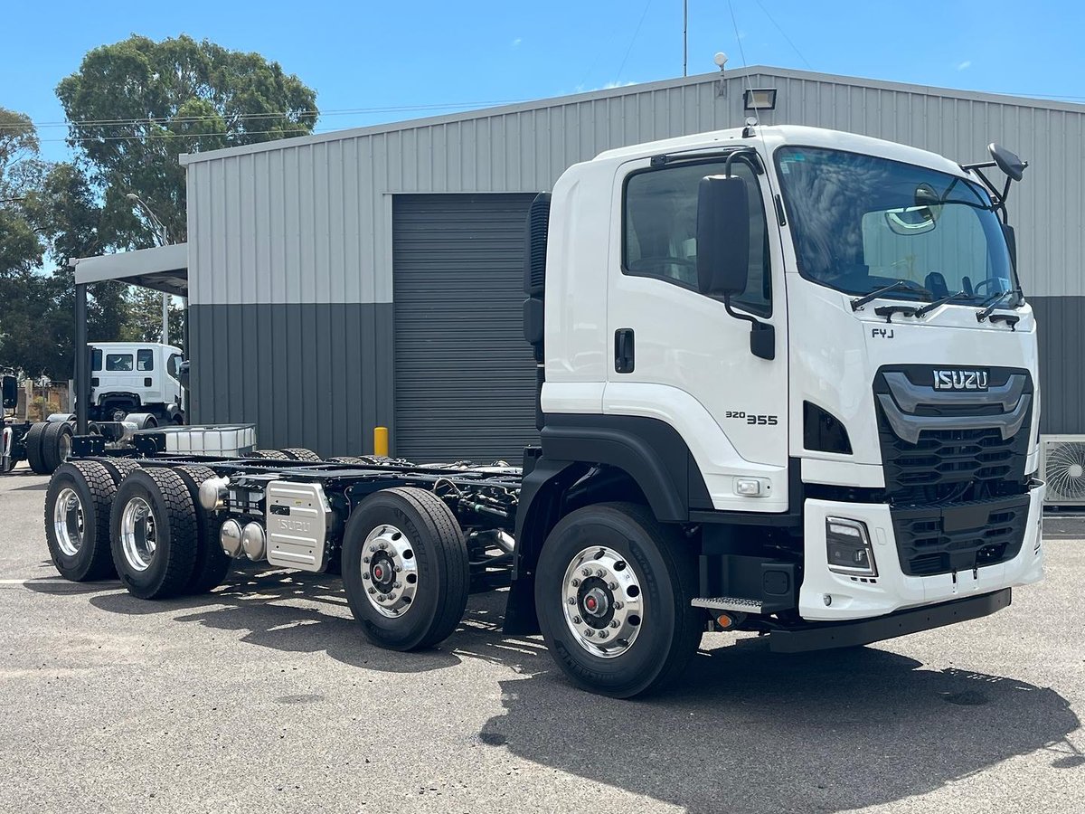 2025 Isuzu F Series image 7