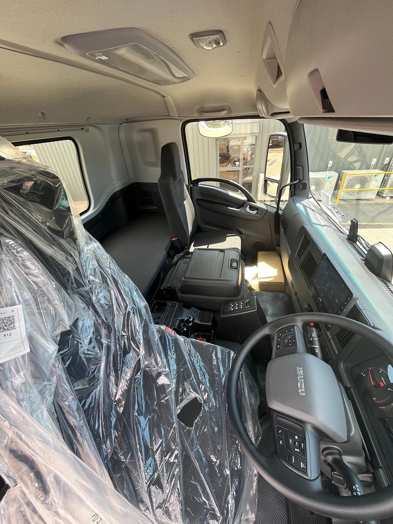 2025 Isuzu F Series image 16
