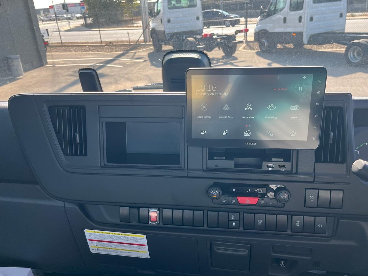 2025 Isuzu F Series image 13