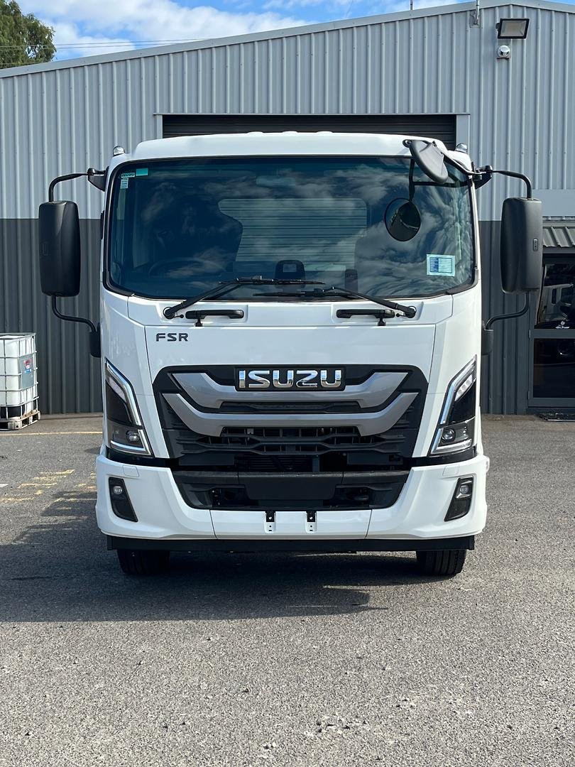 2025 Isuzu F Series image 8