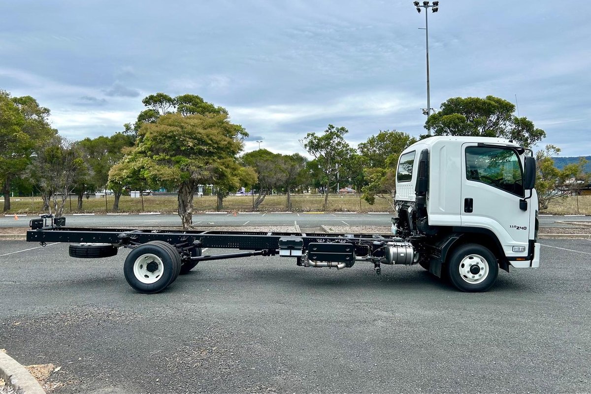2025 Isuzu F Series FRR 110-240 AM R52 image 6