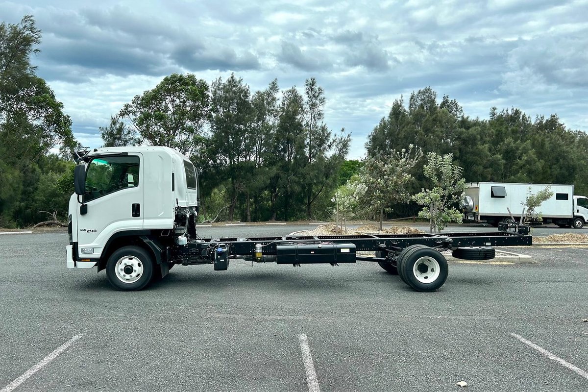 2025 Isuzu F Series FRR 110-240 AM R52 image 2