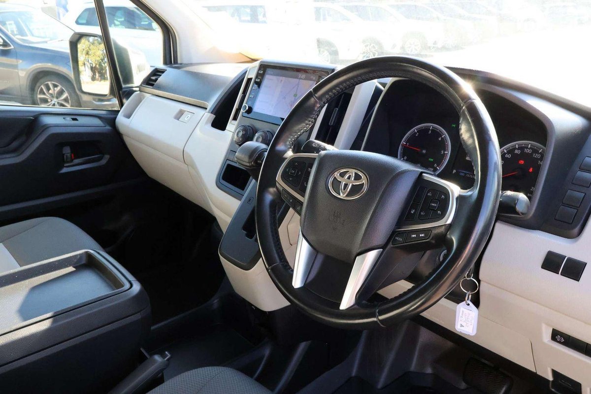 2024 Toyota Hiace image 9
