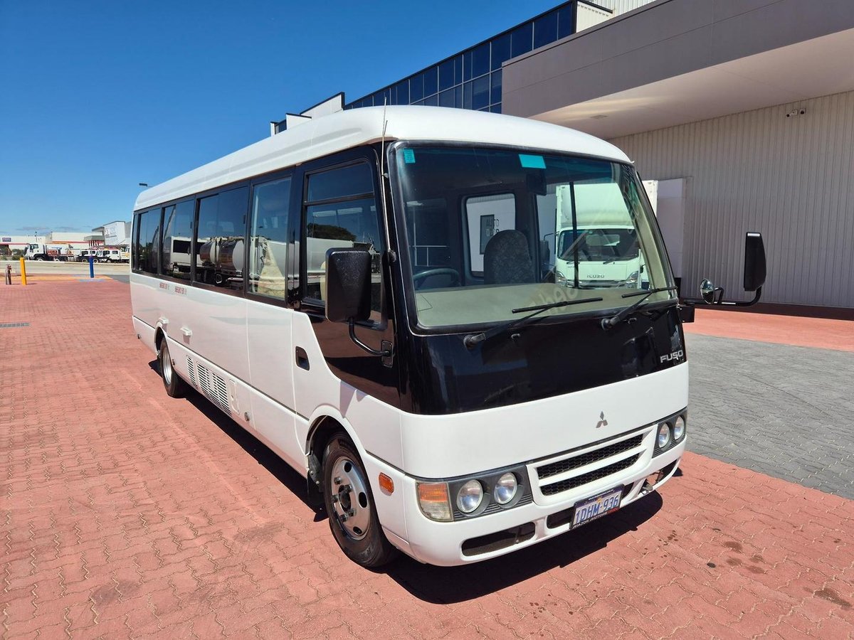 2009 Fuso Rosa 25 Seat Auto Deluxe Bus image 17