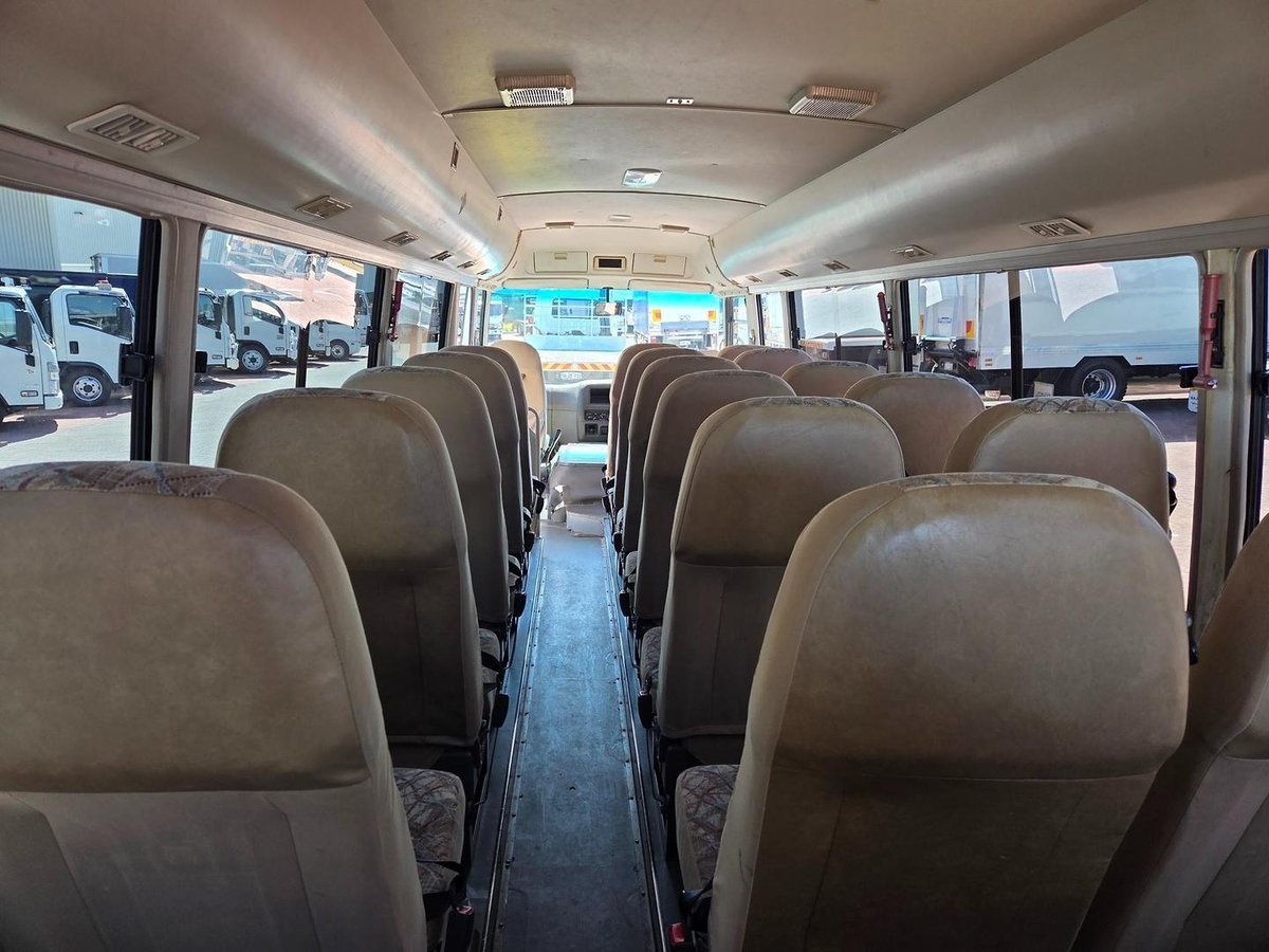 2009 Fuso Rosa 25 Seat Auto Deluxe Bus image 8