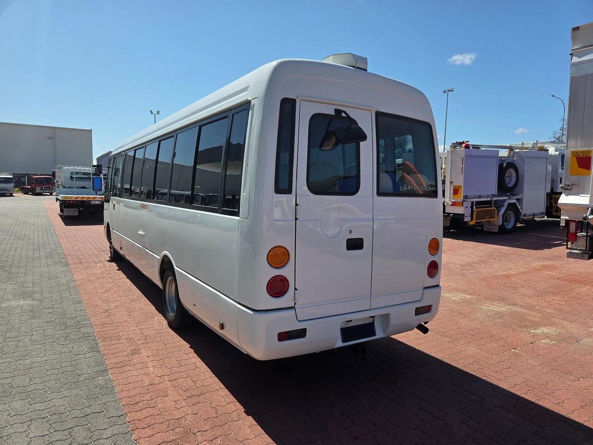 2009 Fuso Rosa 25 Seat Auto Deluxe Bus image 10
