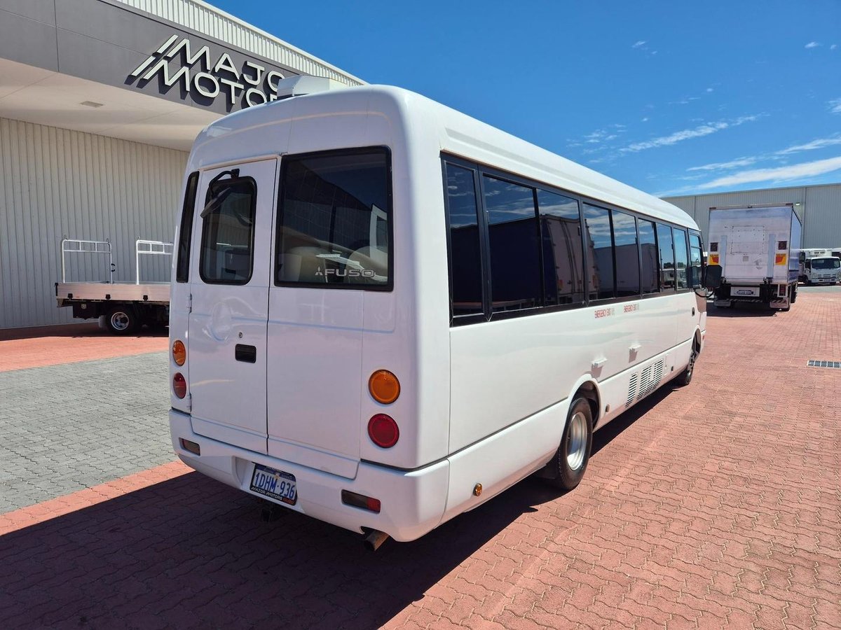 2009 Fuso Rosa 25 Seat Auto Deluxe Bus image 18