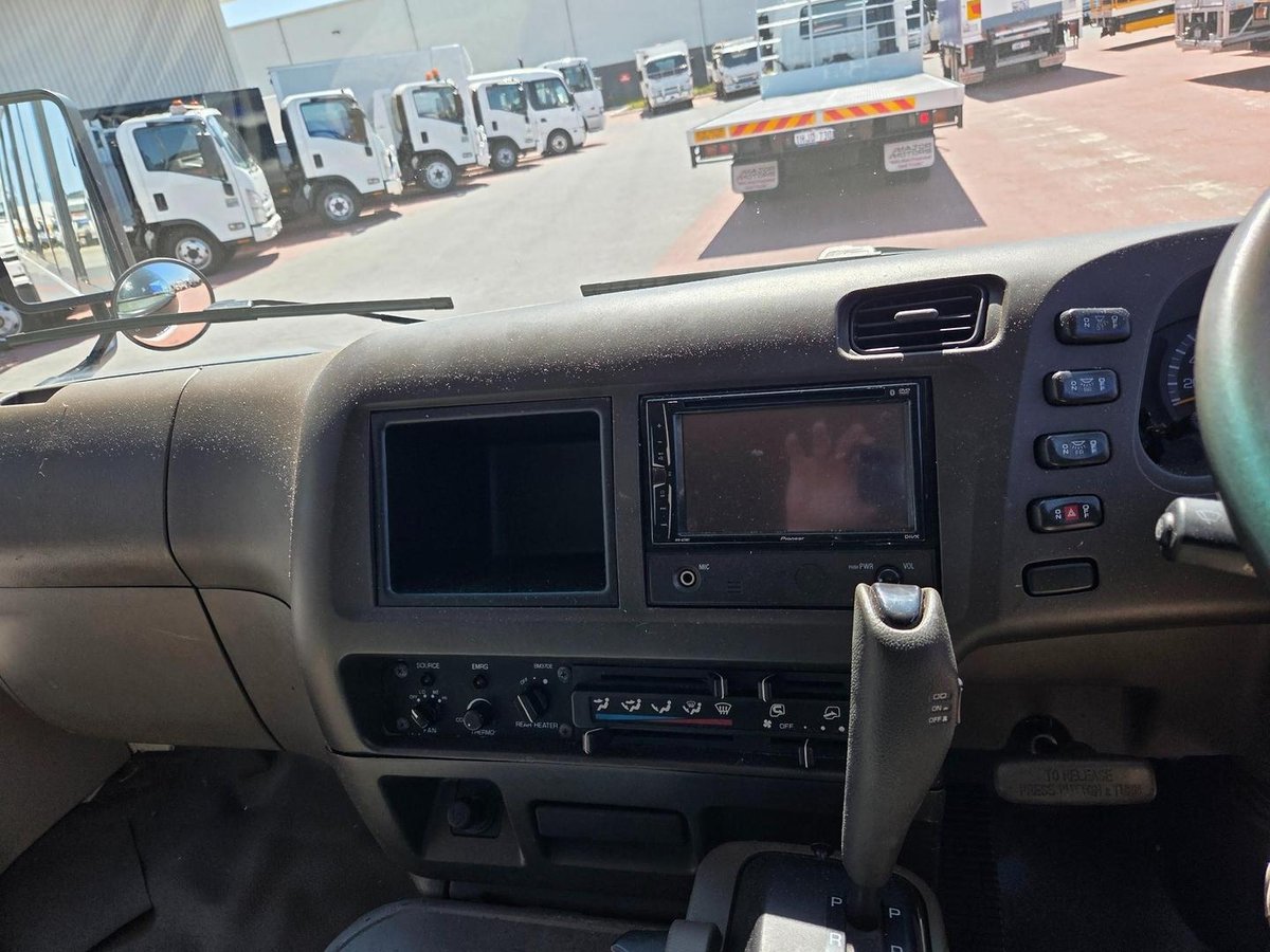 2009 Fuso Rosa 25 Seat Auto Deluxe Bus image 12