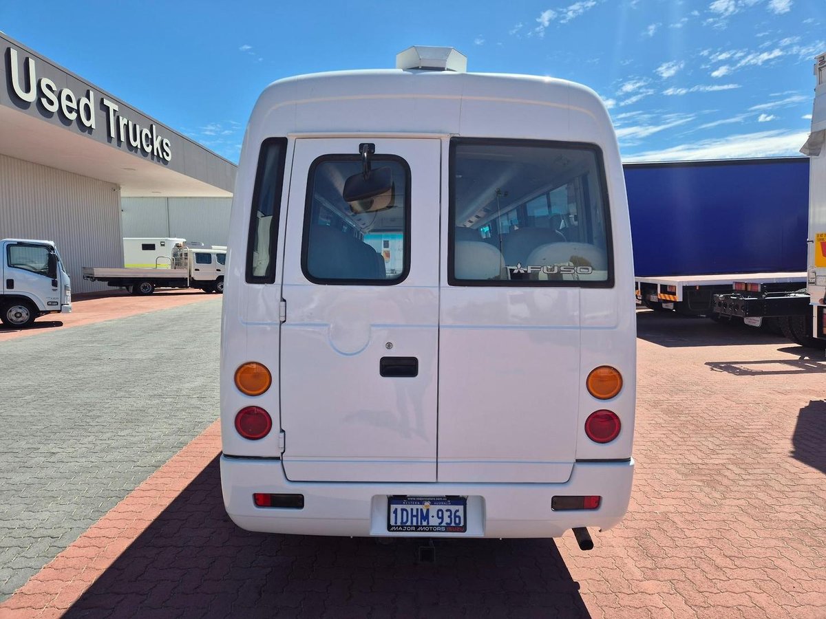 2009 Fuso Rosa 25 Seat Auto Deluxe Bus image 16