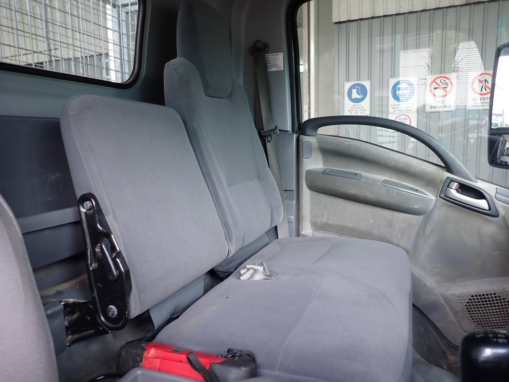 2014 Isuzu Npr 400 image 10