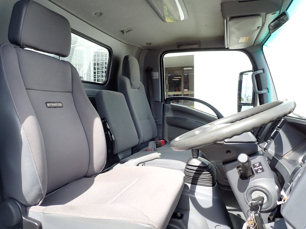 2014 Isuzu Npr 400 image 13