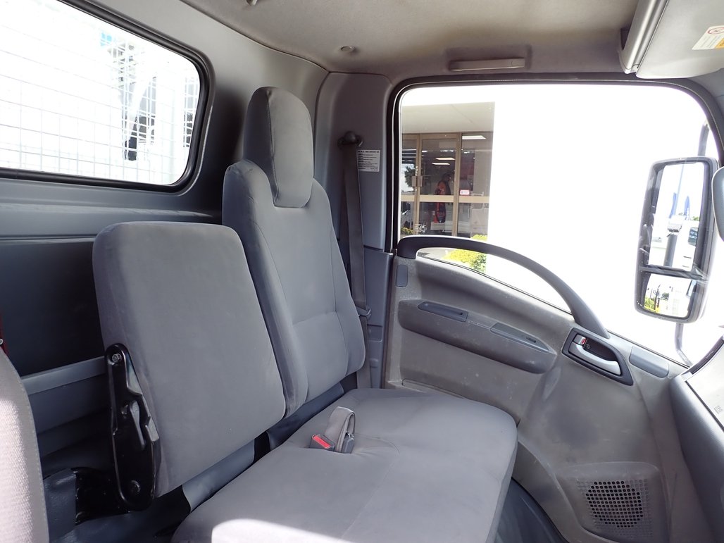 2014 Isuzu Npr 400 image 14