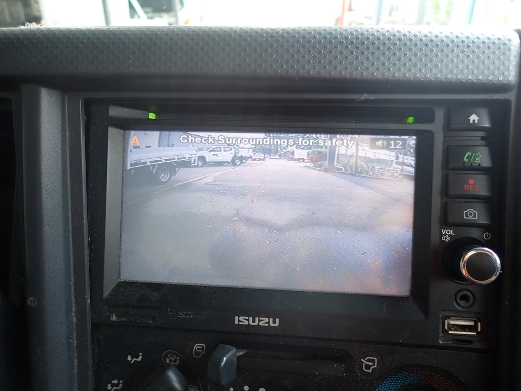 2014 Isuzu Npr 400 image 16
