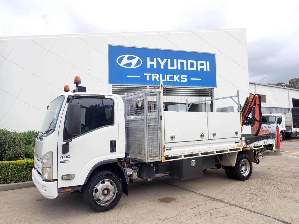 2014 Isuzu Npr 400 image 19
