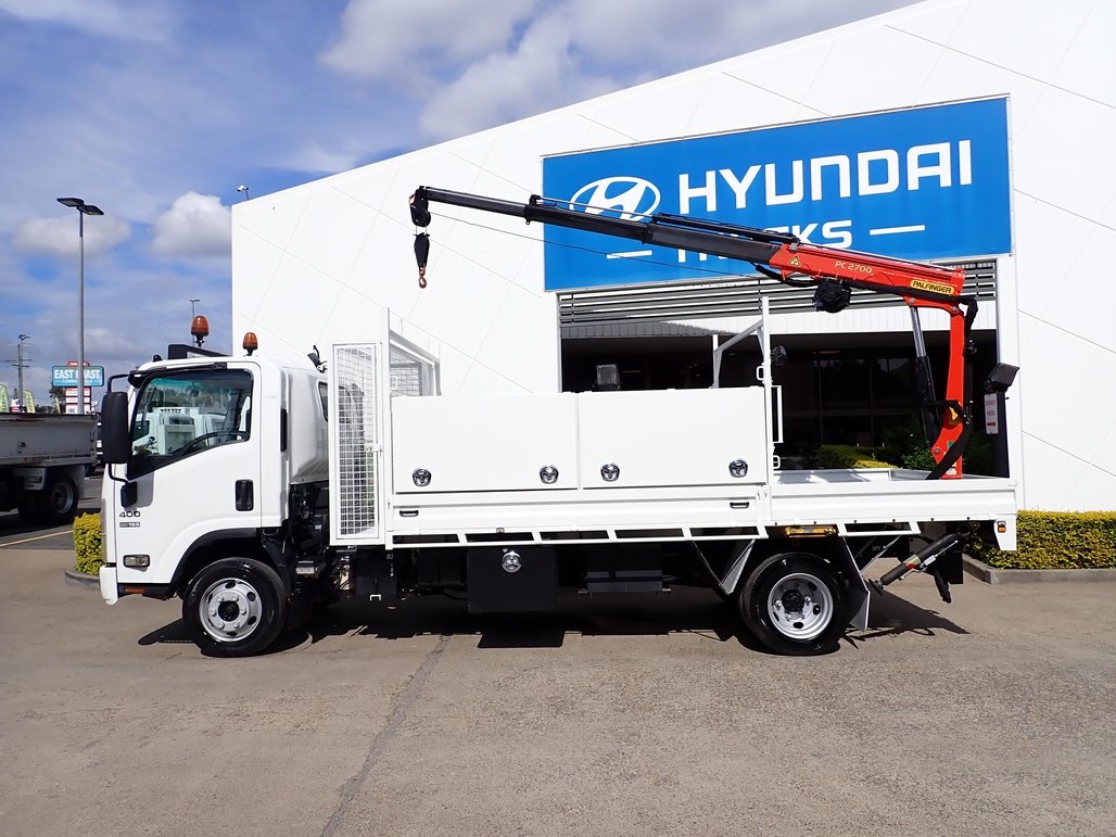 2014 Isuzu Npr 400 image 3
