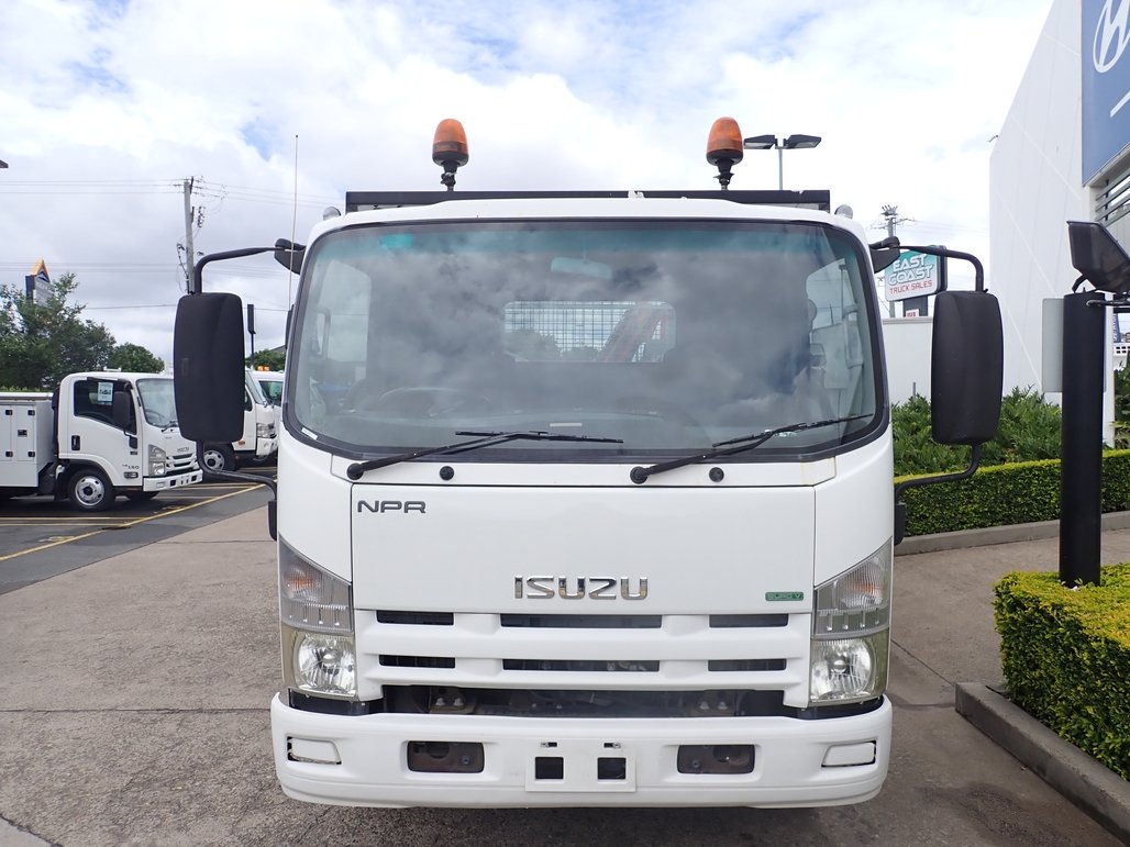 2014 Isuzu Npr 400 image 4