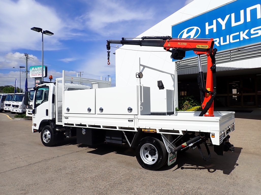 2014 Isuzu Npr 400 image 4