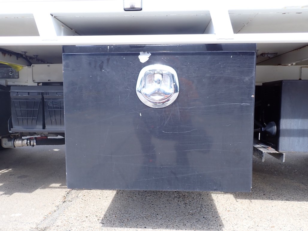 2014 Isuzu Npr 400 image 6