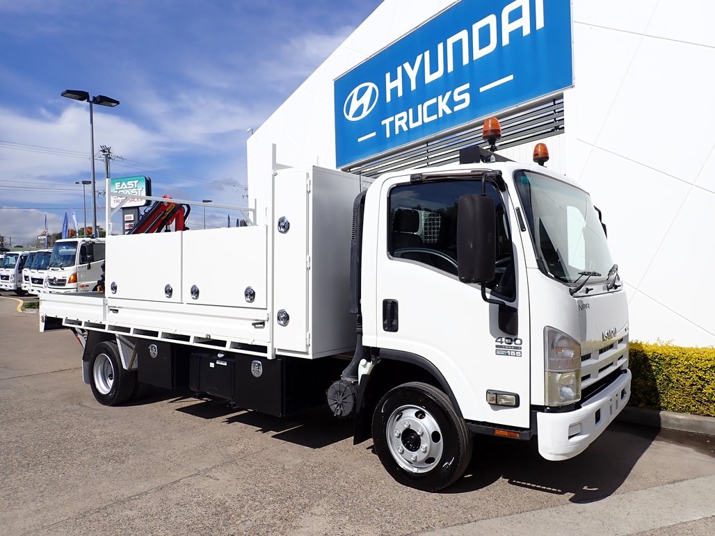 2014 Isuzu Npr 400 image 8