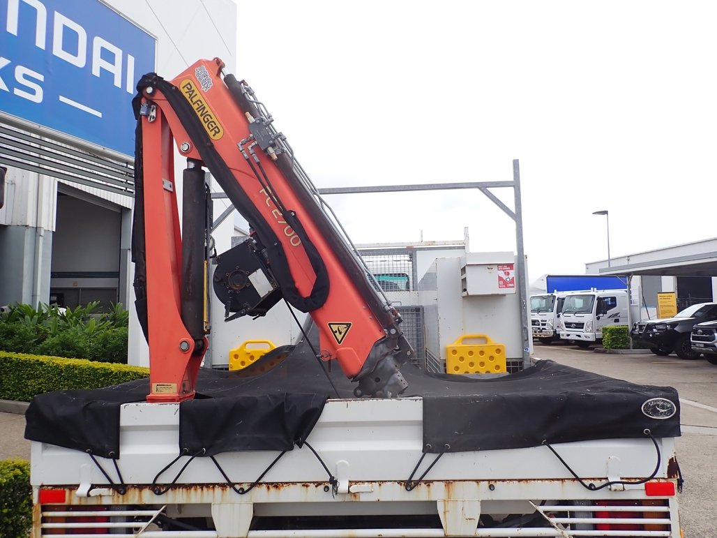 2014 Isuzu Npr 400 image 8