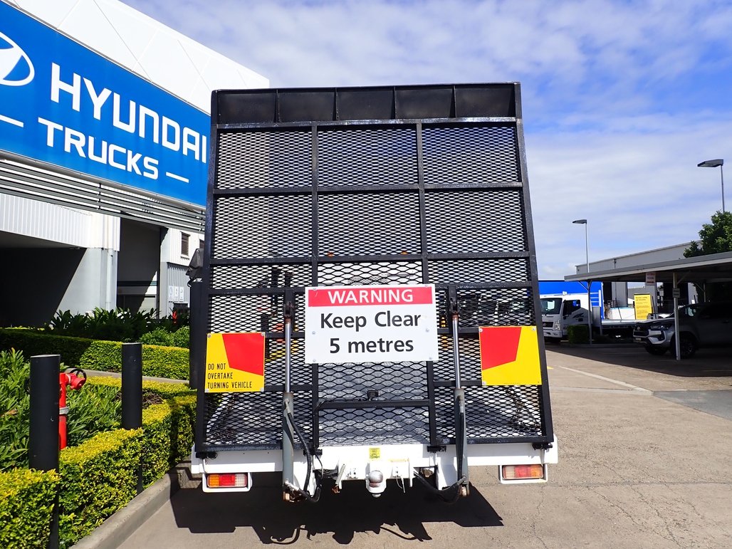 2011 Isuzu Frr 600 image 10