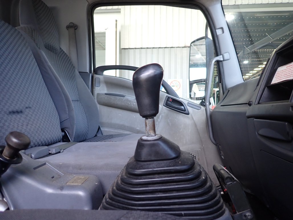 2011 Isuzu Frr 600 image 13