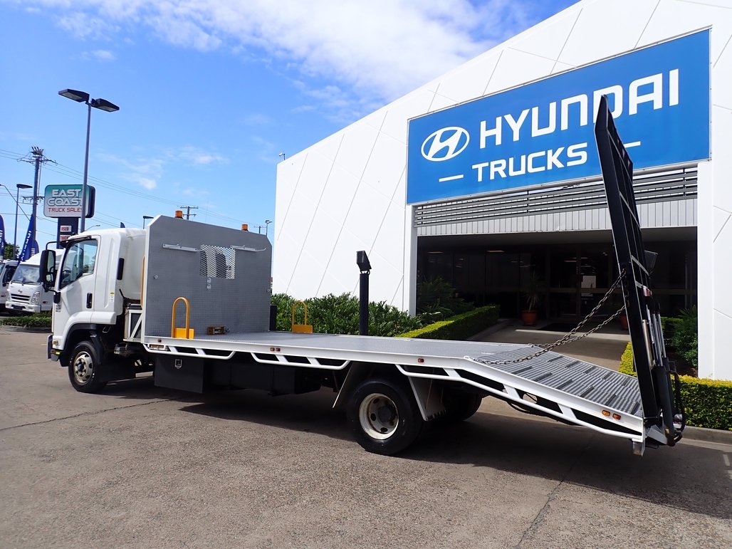 2011 Isuzu Frr 600 image 3