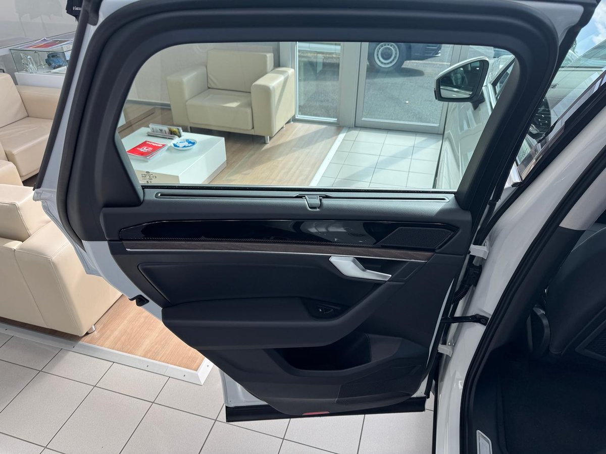 2025 Volkswagen Touareg 170TDI RC MY26 Four Wheel Drive image 11