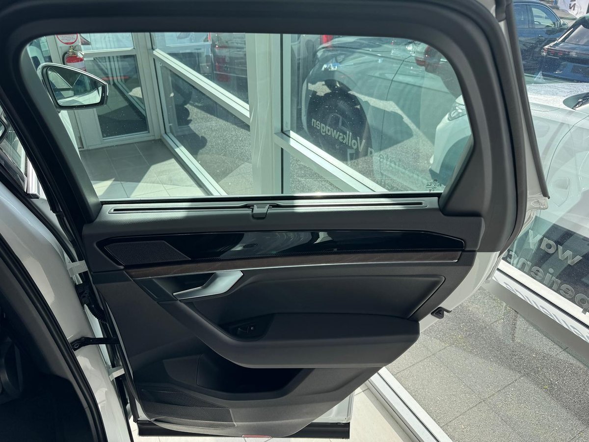 2025 Volkswagen Touareg 170TDI RC MY26 Four Wheel Drive image 30