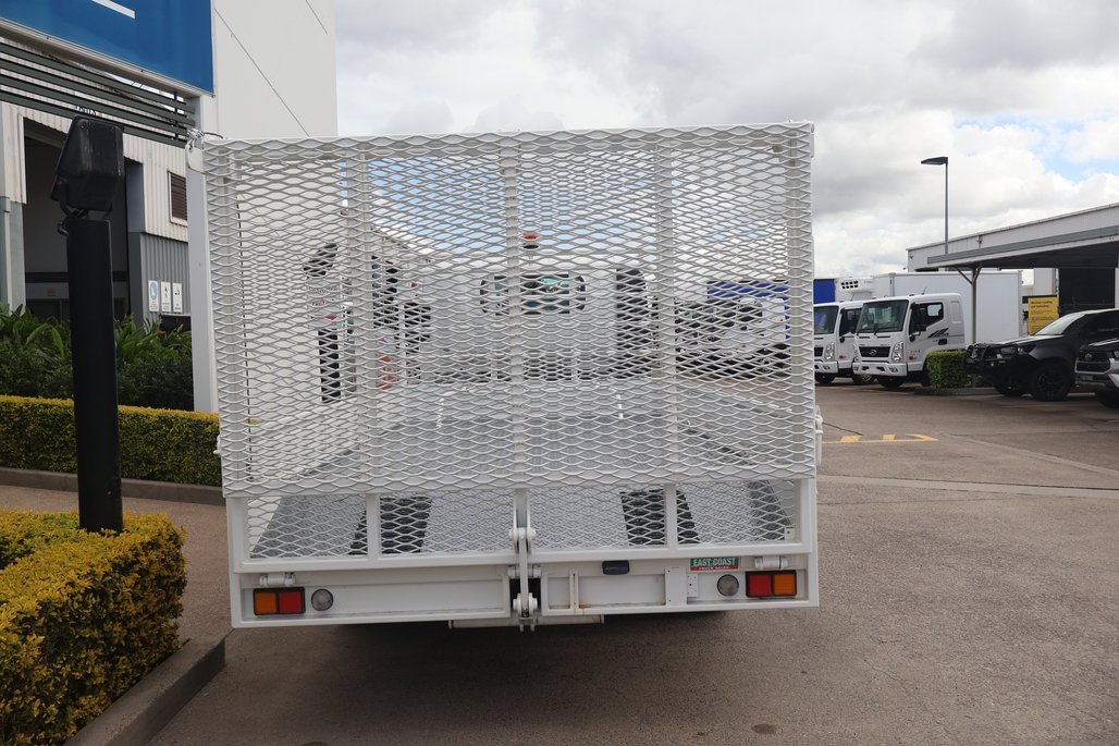 2015 Isuzu Npr 275 image 11
