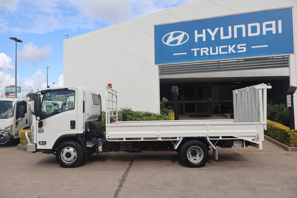 2015 Isuzu Npr 275 image 13