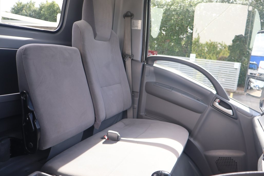 2015 Isuzu Npr 275 image 18