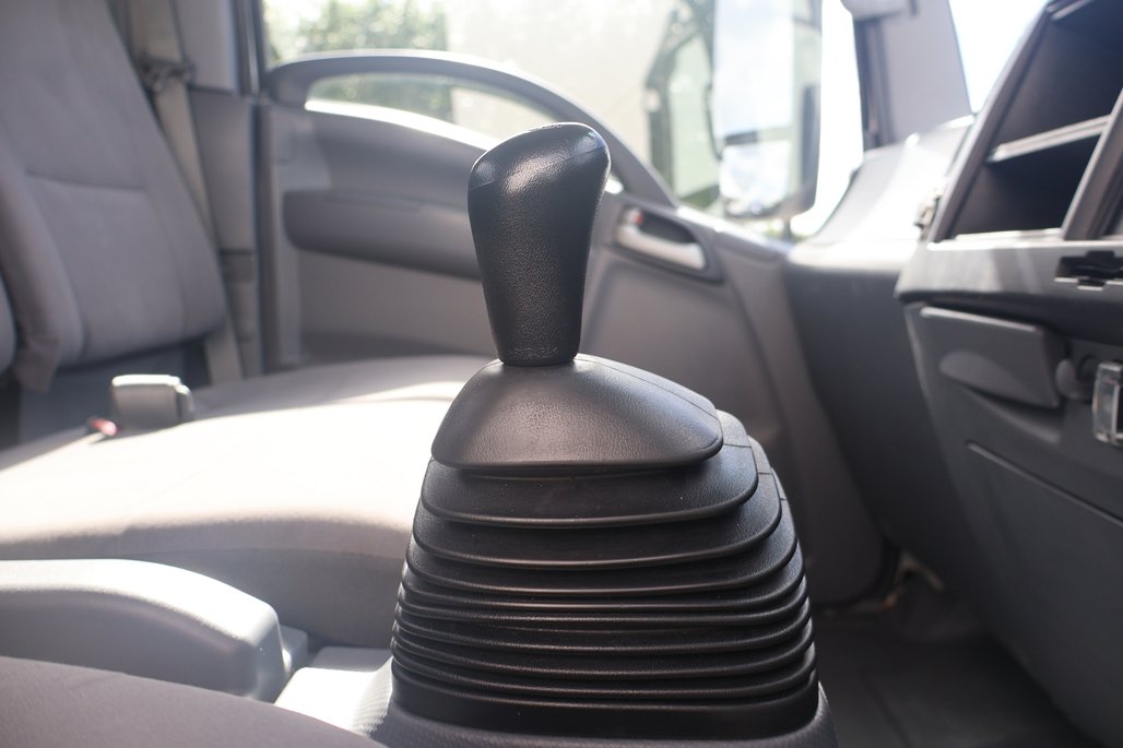 2015 Isuzu Npr 275 image 20