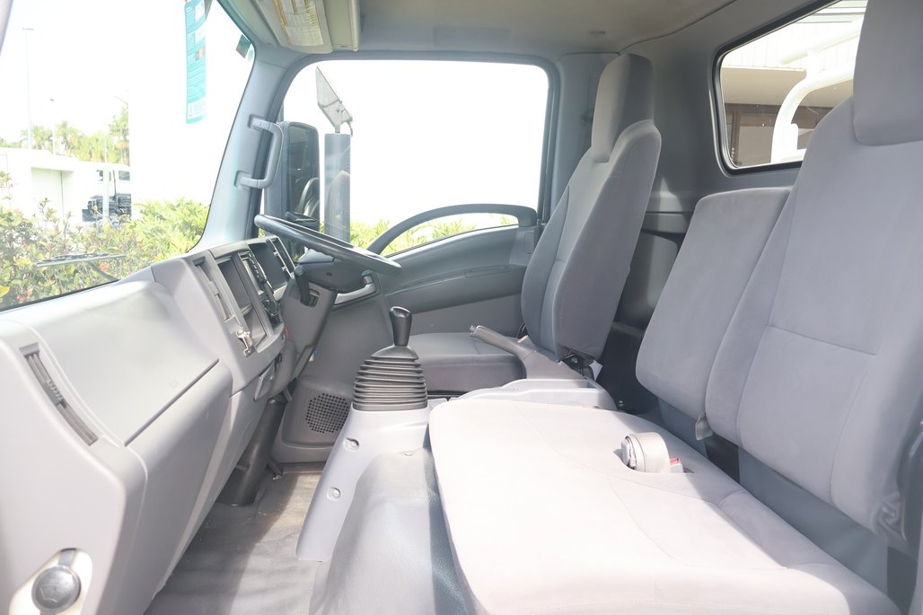 2015 Isuzu Npr 275 image 22