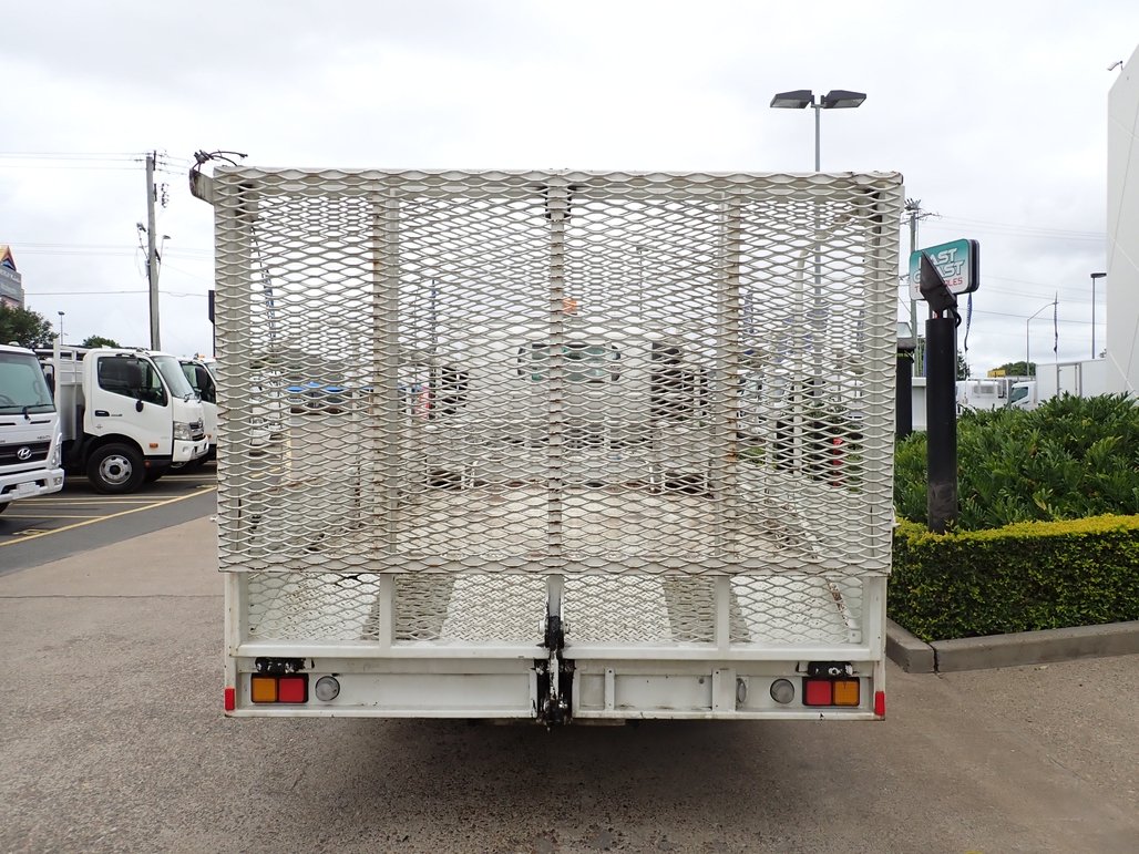 2015 Isuzu Npr 275 image 23