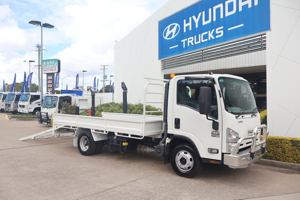 2015 Isuzu Npr 275 image 3