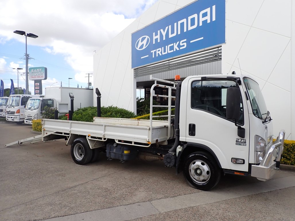 2015 Isuzu Npr 275 image 6