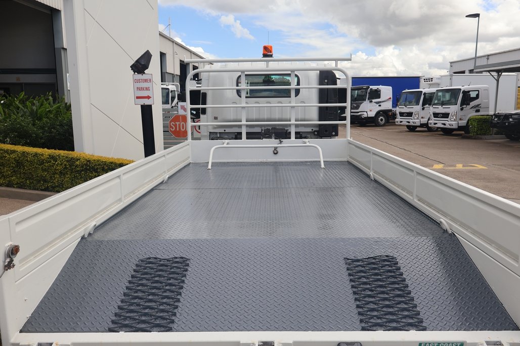 2015 Isuzu Npr 275 image 7