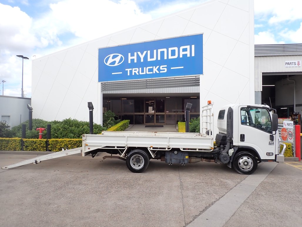 2015 Isuzu Npr 275 image 7