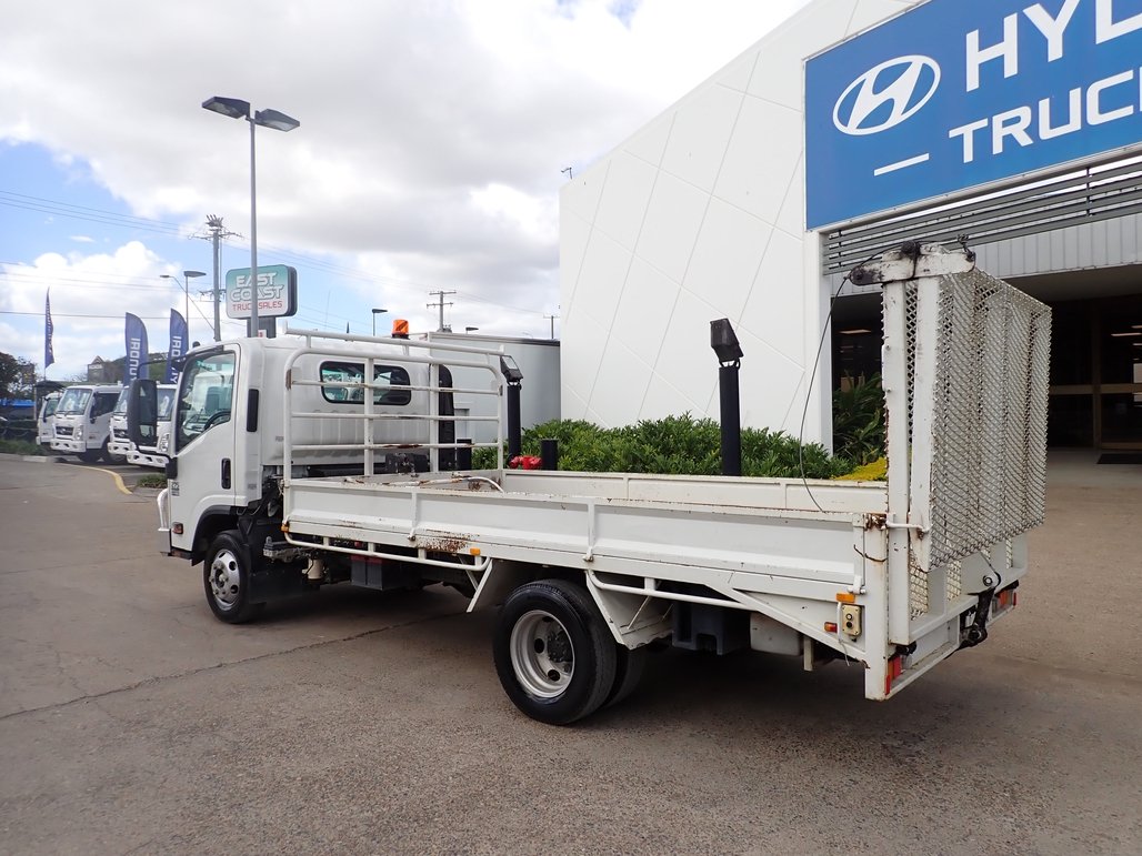 2015 Isuzu Npr 275 image 9