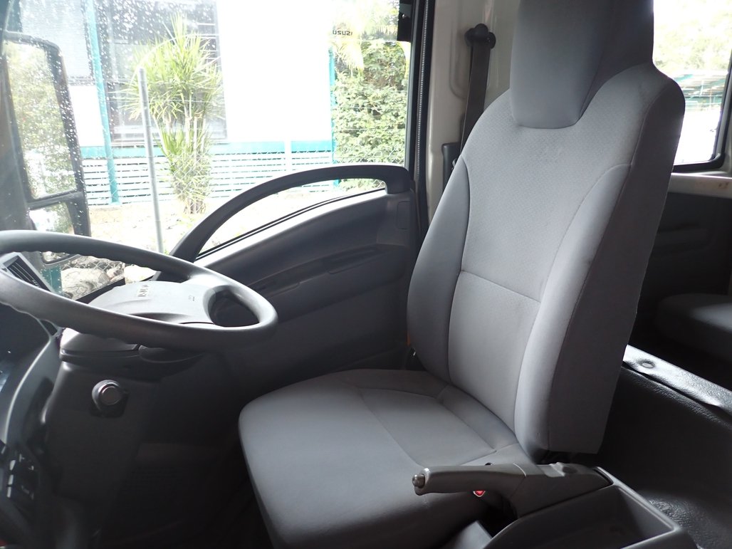 2019 Isuzu Nps 75-155 image 18